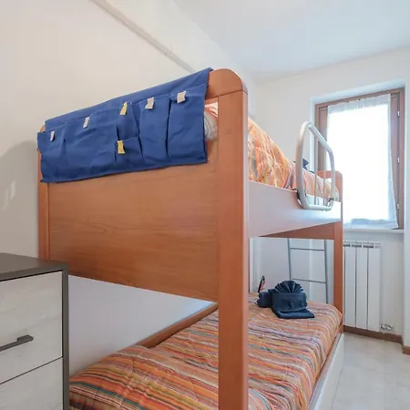 House And - 2 Apartment *